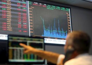 Dólar dispara até 12% na abertura e B3 aciona circuit breaker em dia de forte tensão fiscal