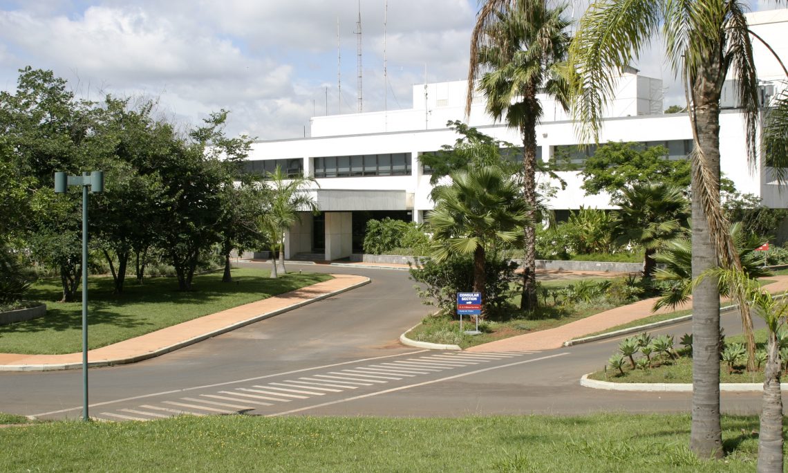 EUA interrompem atendimento presencial em representações diplomáticas no Brasil