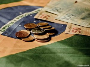 FMI projeta desaceleração da economia brasileira em 2027