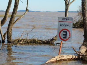 Guaíba sobe 26 centímetros em 24 horas e entra em alerta para inundação em Porto Alegre