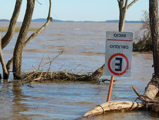 Guaíba sobe 26 centímetros em 24 horas e entra em alerta para inundação em Porto Alegre