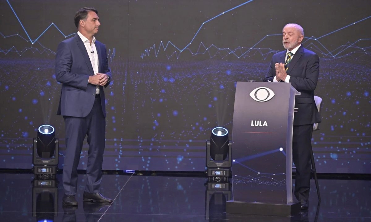 Lula e Flávio Bolsonaro protagonizam primeiro debate do segundo turno com troca de acusações