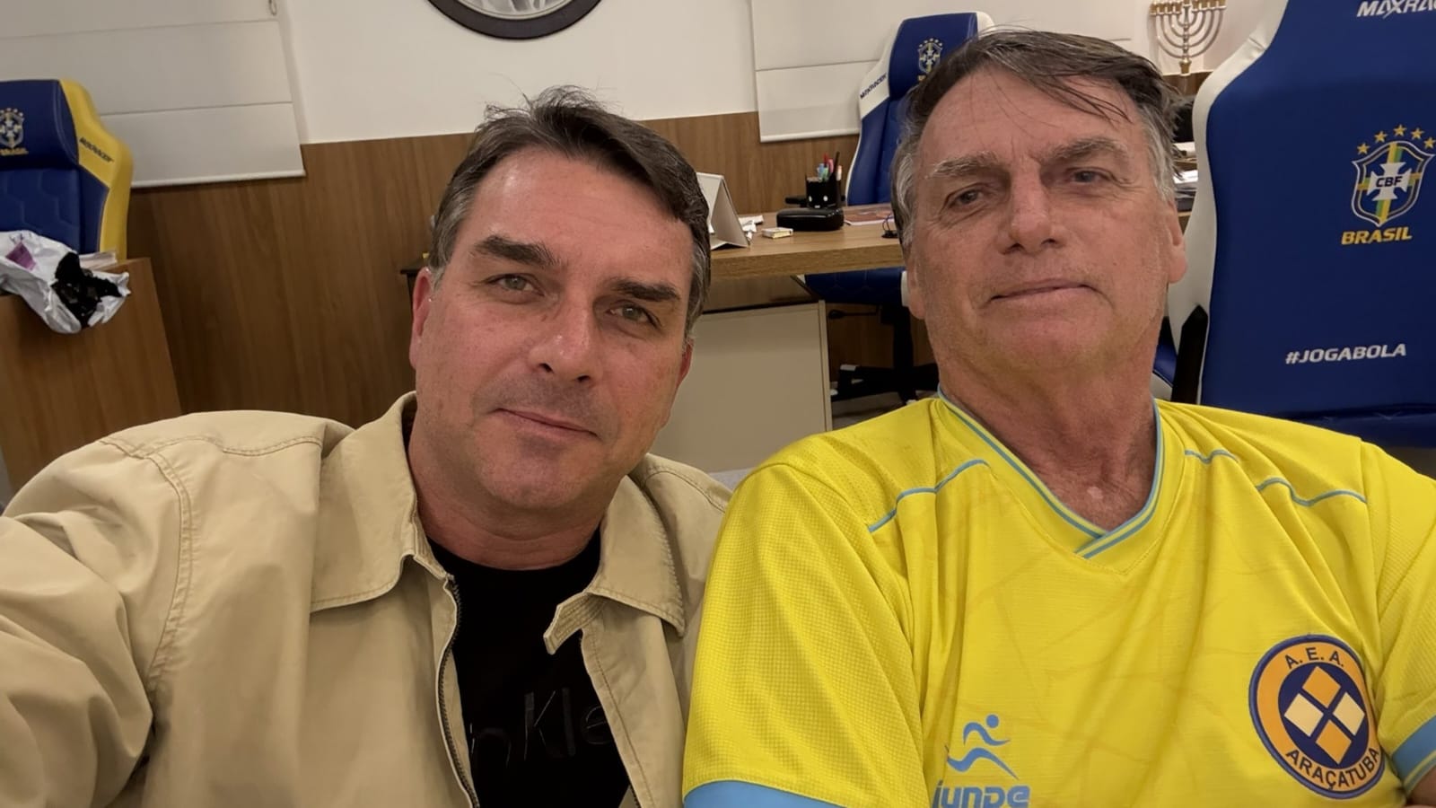 Moraes libera novamente visitas de Flávio Bolsonaro ao pai, Jair Bolsonaro