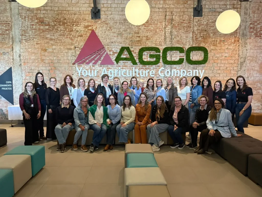 Mulheres do sindicato rural de Não-Me-Toque visitam fábrica da AGCO em comemoração aos 100 anos da Augustin