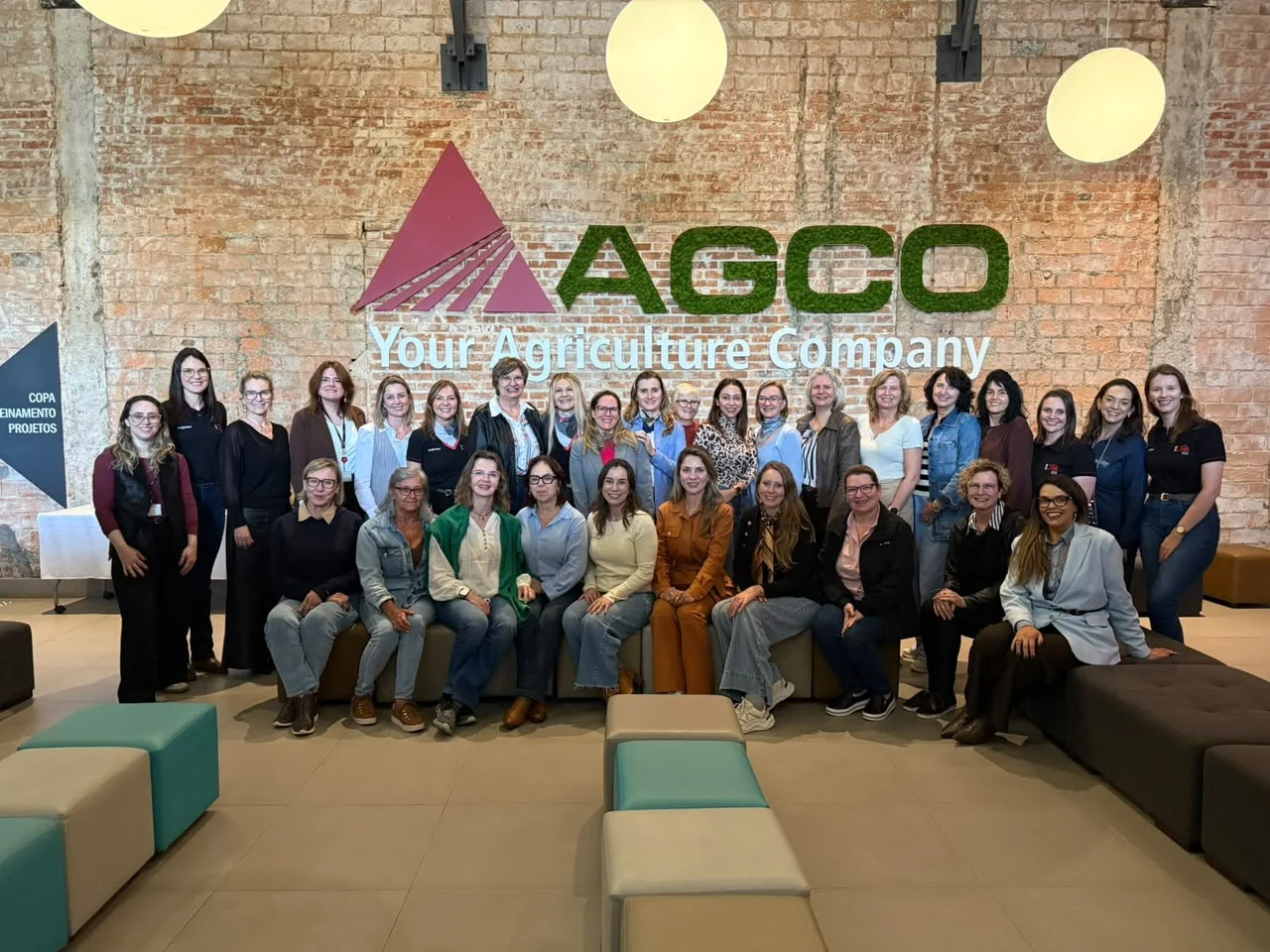 Mulheres do sindicato rural de Não-Me-Toque visitam fábrica da AGCO em comemoração aos 100 anos da Augustin