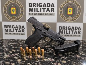 Polícia prende homem por posse de arma de fogo de uso restrito em Mormaço