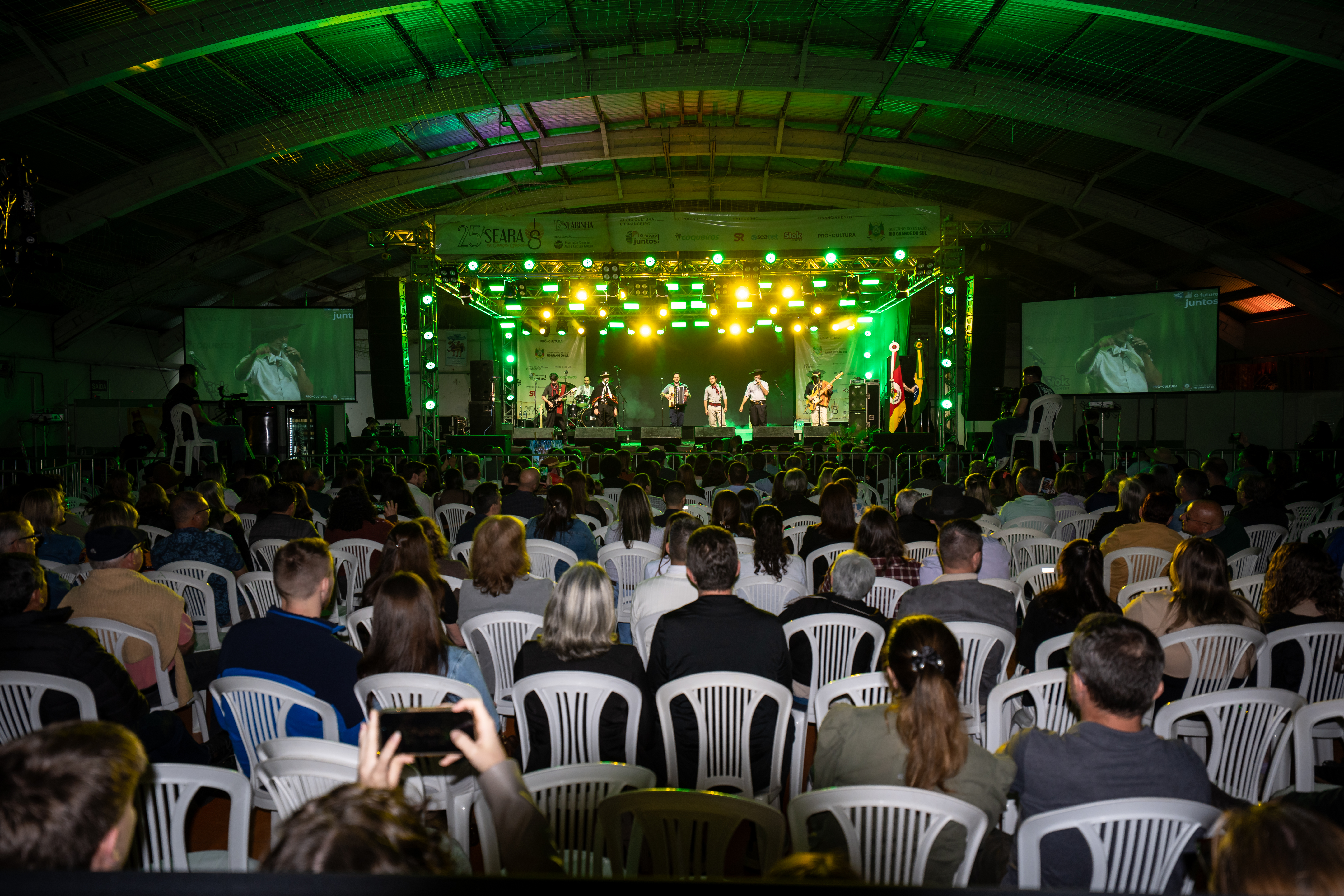 Os Serranos e 14 músicas concorrentes abrem a 25a Seara