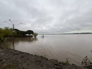 Defesa Civil Estadual alerta para risco muito alto de inundação do rio Uruguai em Uruguaiana