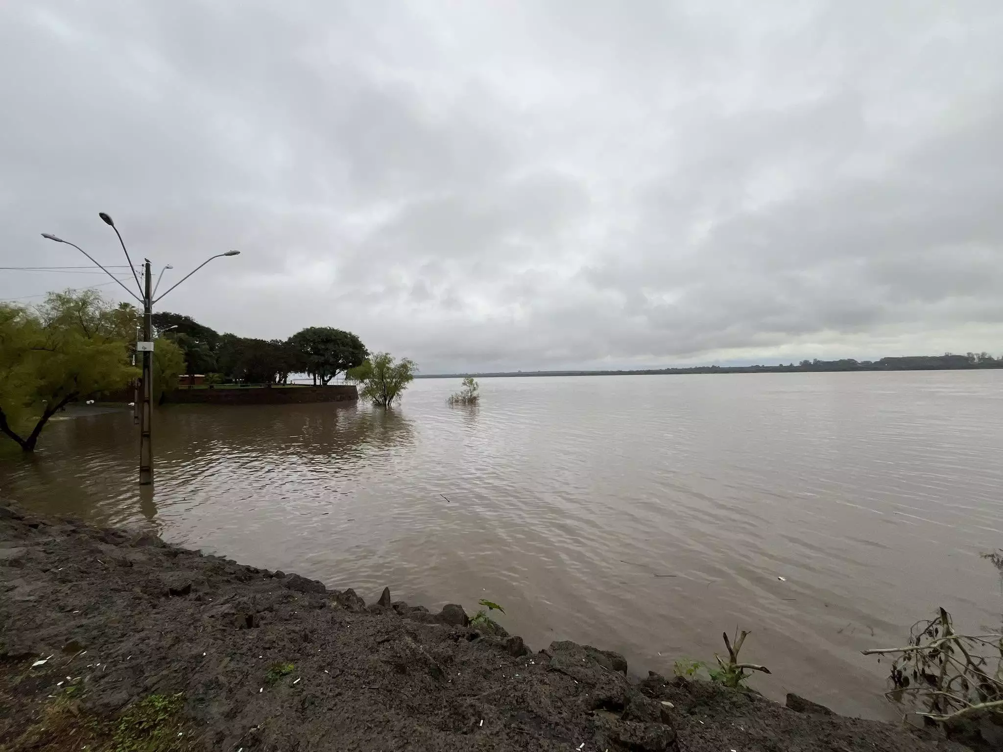 Defesa Civil Estadual alerta para risco muito alto de inundação do rio Uruguai em Uruguaiana