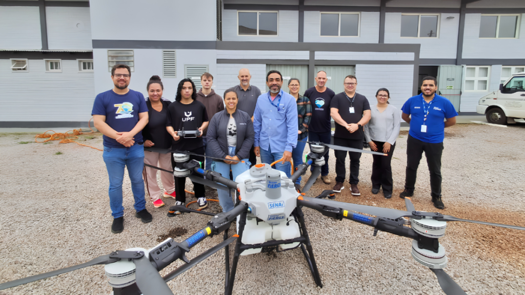 Curso de Pilotagem e Legislação para Voo com Drone forma primeira turma