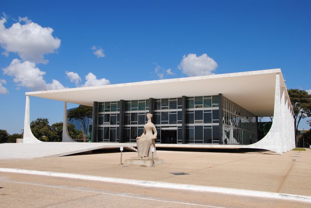 Supremo Tribunal Federal completa um ano com vaga aberta e enfrenta crise institucional