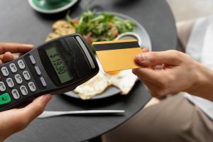 Vale-refeição dos servidores estaduais do RS passa a ser de R$ 445,19
